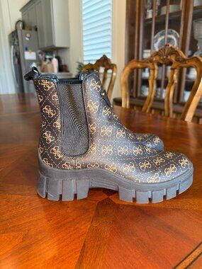 GUESS Monogram Platform Chelsea Combat Boots Size 9M